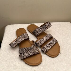 Universal Thread - Women’s Patterned Sandal - 8.5